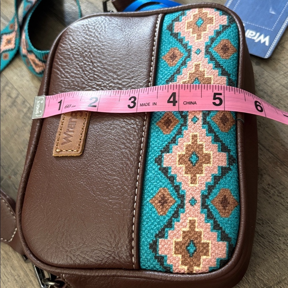 Wrangler Aztec Guitar print strap & accents, vegan leather,1 compartment,zip top - Picture 10 of 12